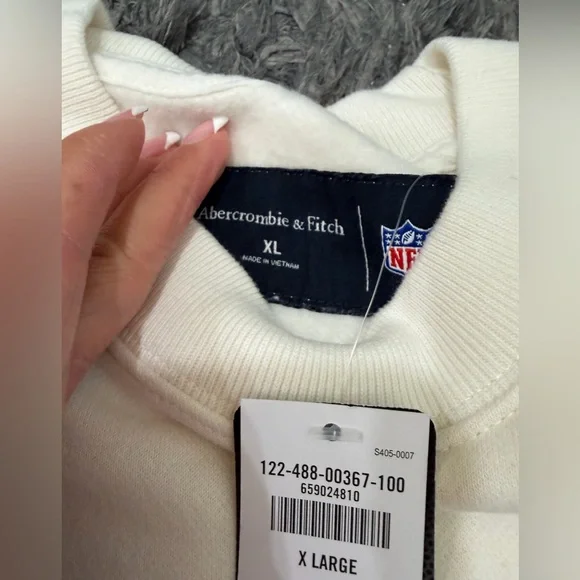 Abercrombie & Fitch Philadelphia Eagles Graphic Crew Sweatshirt - Picture 3 of 3